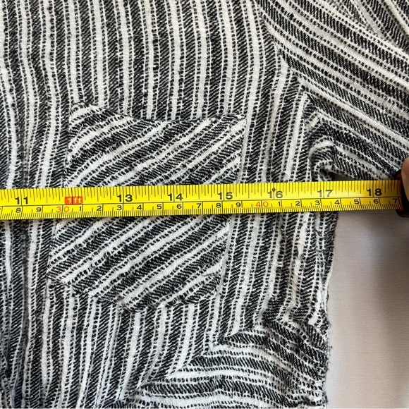 Free People Lust For Life Crop Top Sz S Twist Front Stripe Black White EUC - Picture 8 of 16